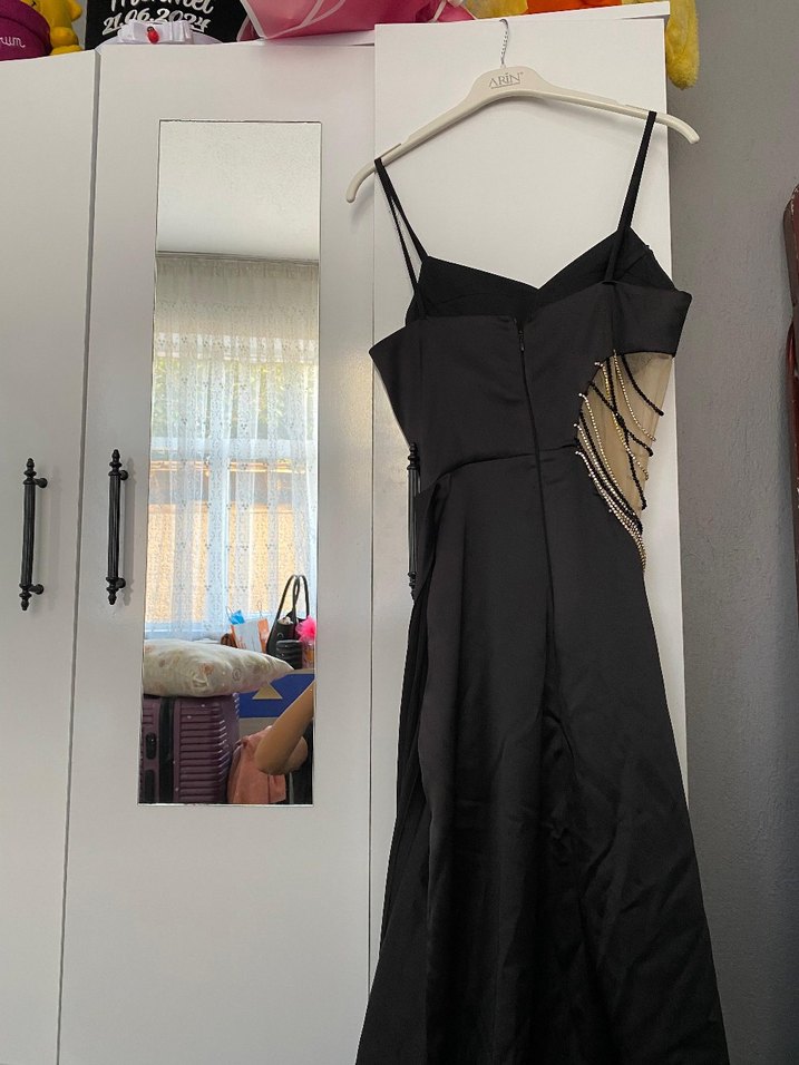 Siyah İşlemeli Uzun Askılı dekolteli abiye elbise - Görsel 5