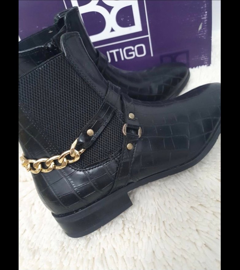 Parlak Siyah Yılan Desenli Zincirli Kadın Bot - Görsel 5