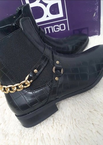 Tokalı Siyah Yılan Derisi Desenli Kadın Bot - Görsel 6