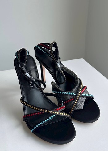 Boncuk İşlemeli Süet Stiletto Topuklu Kadın Ayakkabı - Görsel 3