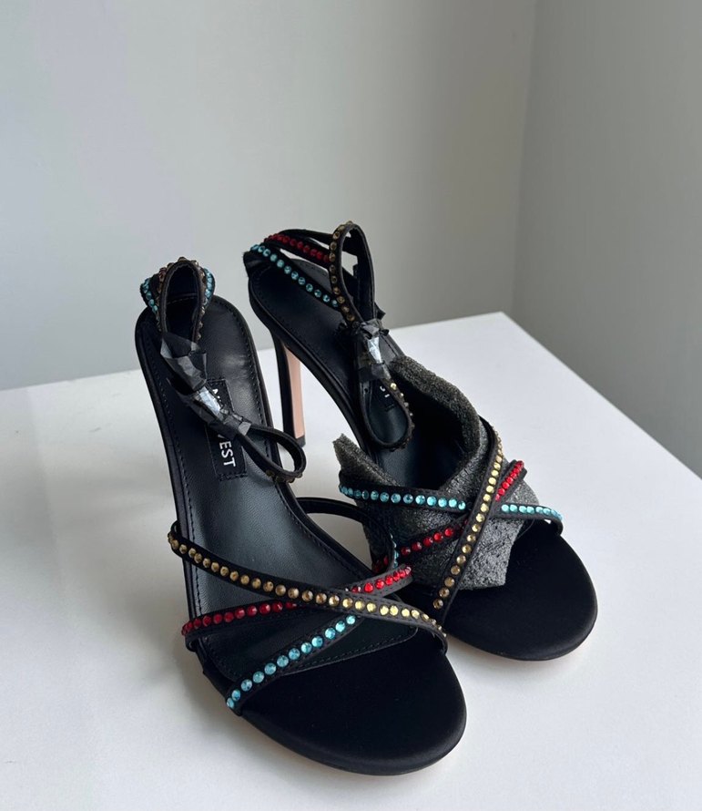 Boncuk İşlemeli Süet Stiletto Topuklu Kadın Ayakkabı - Görsel 3