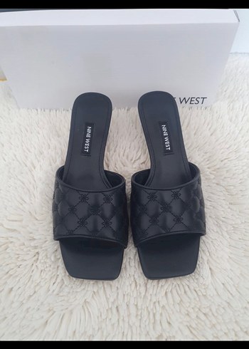 37 Beden Nine West Siyah Kareli Kadın Terlik