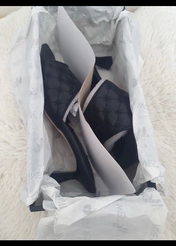 Nine West Nine West Siyah Kareli Kadın Terlik