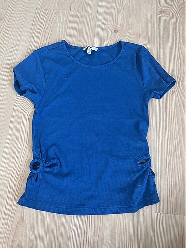 Mavi tshirt çiçek detaylı