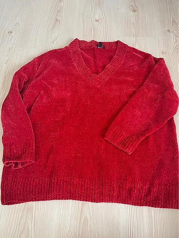 Şönil kırmızı kazak mavi jeans