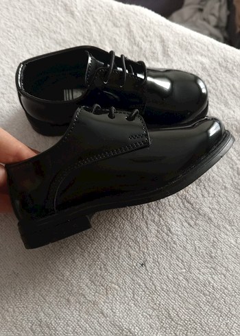 Parlak Siyah Erkek Çocuk Klasik Ayakkabı - Görsel 3