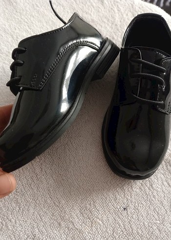 Parlak Siyah Erkek Çocuk Klasik Ayakkabı - Görsel 2