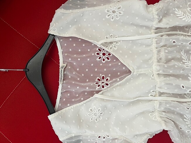 Zara Bluzz
