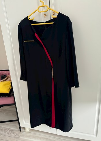 V Yaka Siyah Midi elbise - Görsel 3