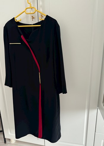 V Yaka Siyah Midi elbise - Görsel 4