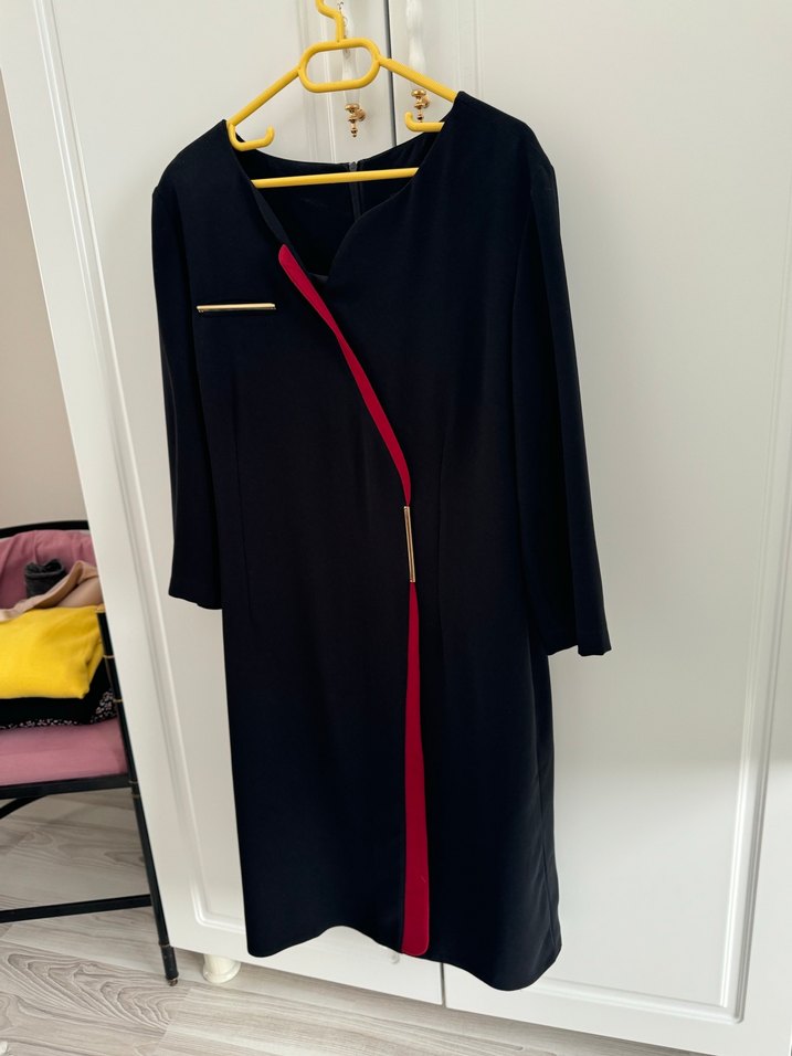 V Yaka Siyah Midi  elbise - Görsel 3