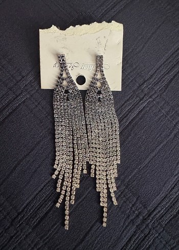 Gri Uzun Payetli Gotik Küpe - Görsel 2