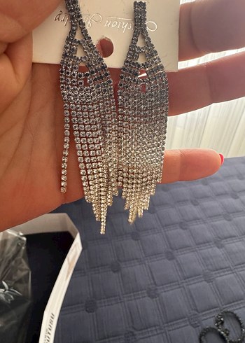 Gri Uzun Payetli Gotik Küpe - Görsel 4