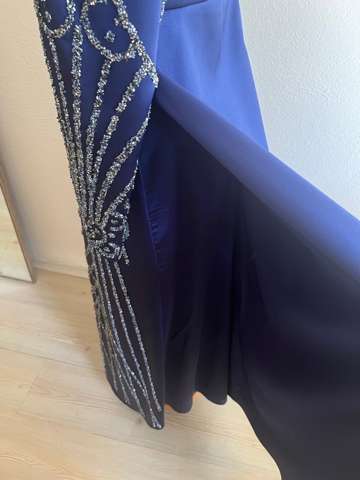 İşlemeli Uzun Abiye Elbise - Görsel 4