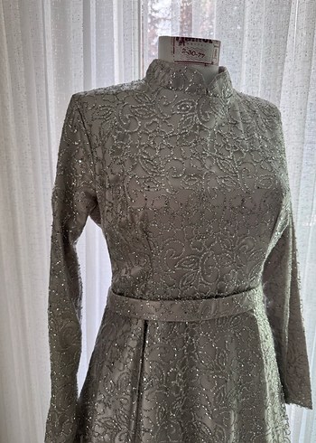 Gri Uzun Kollu Drapeli Abiye Elbise - Görsel 2