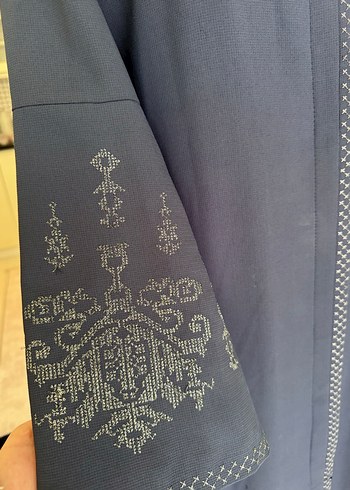 Düğmeli Nakışlı Uzun Lacivert Kadın Pardösü - Görsel 2