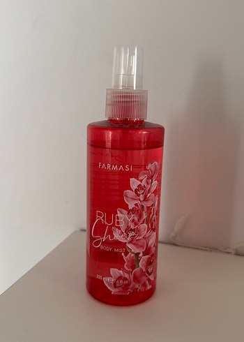 Farmasi Ruby Shine Vücut Spreyi 215 ml
