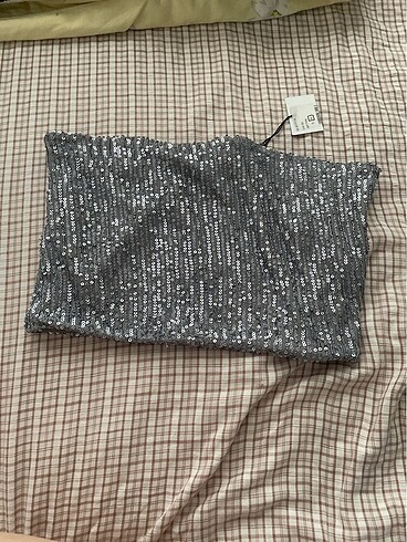 pullu straplez crop