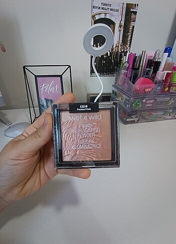 Wet n Wild highlighter