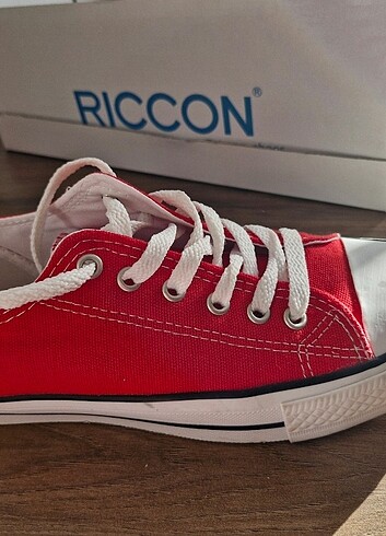 38 Beden kırmızı Renk Converse