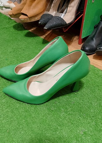 Parlak Yeşil Stiletto Kadın Ayakkabı - Görsel 3