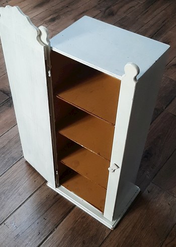 Beyaz ahşap dekoratif dolap - Görsel 4