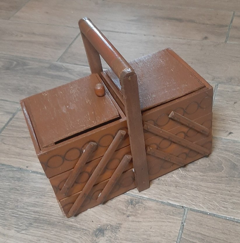 Kahverengi Ahşap dikiş kutusu - Görsel 2