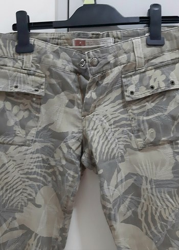 Lee Cooper Lee Cooper Kadın Kamuflaj Desenli Kemerli Bermuda Pantolon
