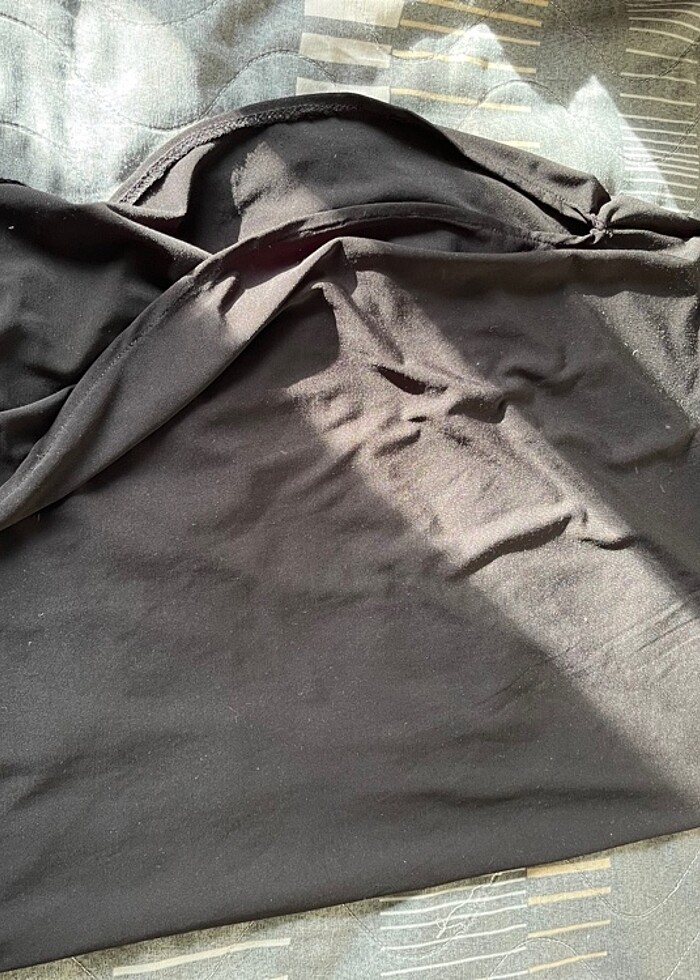 ETEK CROP TAKIM HİÇ GİYİLMEDİ YIRTMAÇLI ETEK - Görsel 4