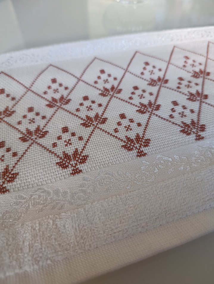 Etamin tarçın rengi işlemeli krem rengi havlu - Görsel 2