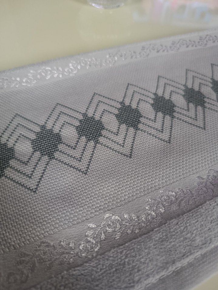 Etamin nakışlı gri havlu - Görsel 2