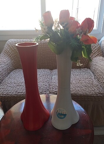 Vazo kırmızı beyaz uzun melaminden