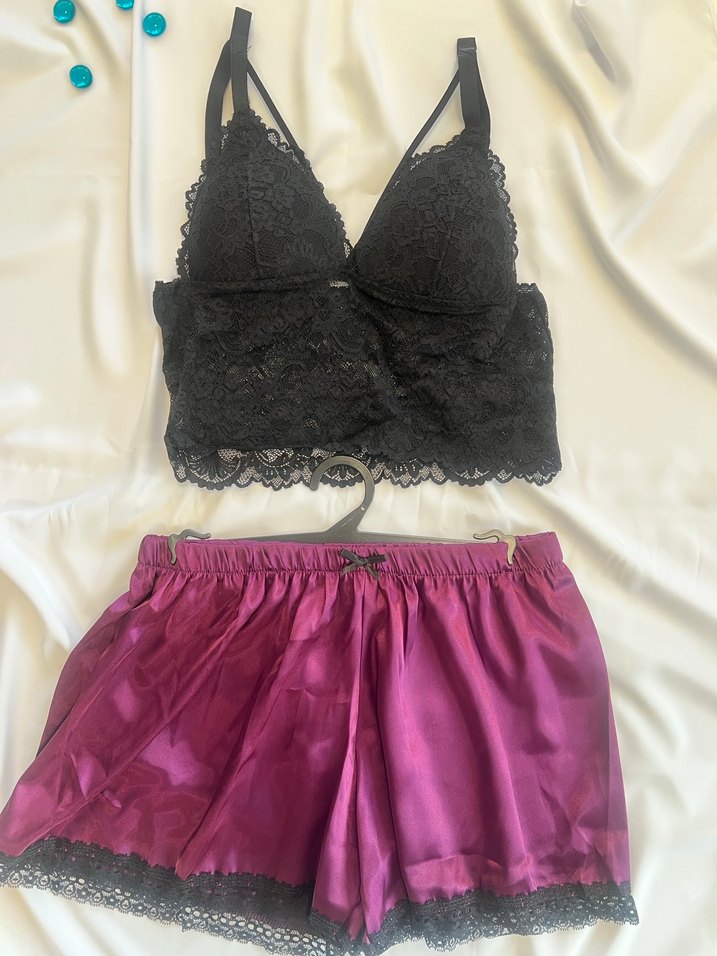 Siyah Dantelli Büstiyer ve Mor Mini Şort Takımı - Görsel 2