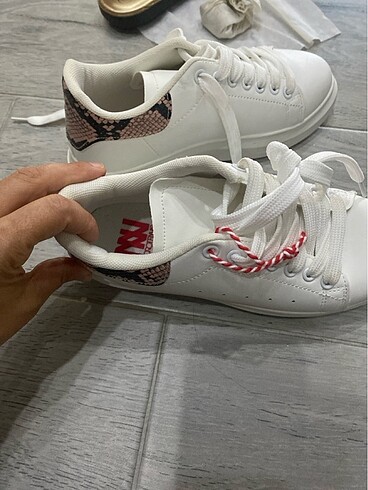 Diğer Yeni spor ayakkabın