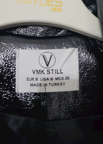 Siyah Parlak Deri Yılan Desenli Uzun Trençkot - Görsel 4