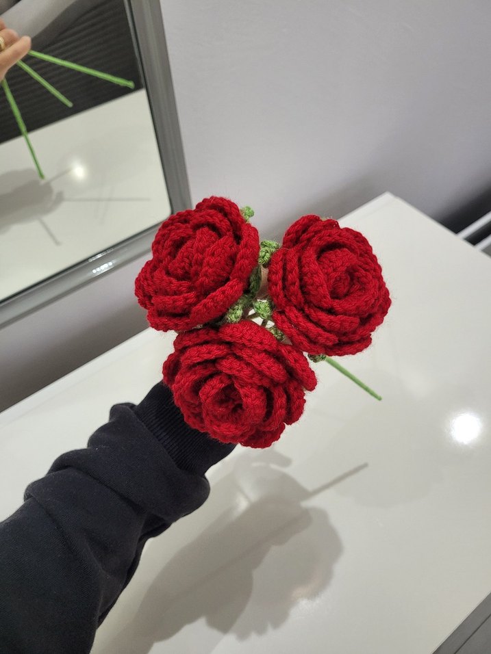 El Örgüsü Kırmızı Gül Seti - Görsel 4