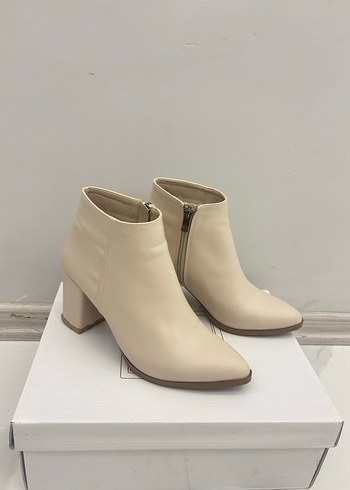 Bej Deri Kadın Topuklu Bot - Görsel 2