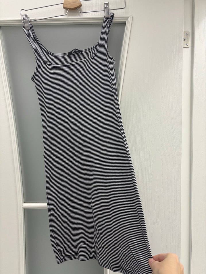 Siyah beyaz Çizgili Elbise - Görsel 2