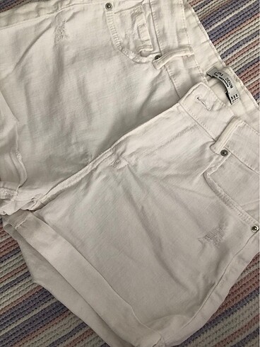 36 Beden beyaz Renk Bershka beyaz şort