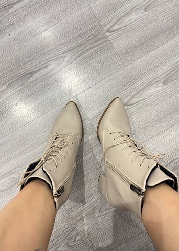 Bağcıklı bot bej deri - Görsel 6