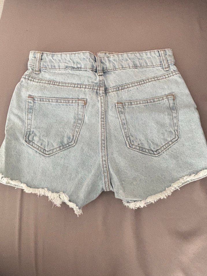 Kadın Mavi Yırtık Mini Denim Şort - Görsel 2