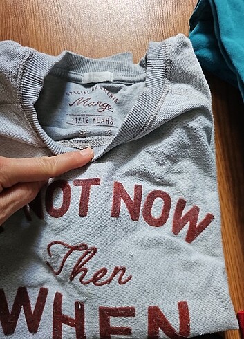 10 Yaş Beden 3 adet sweatshirt 1 adet eşofman altı