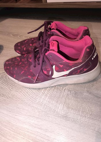 Mor Bağcıklı Nike Spor Ayakkabı