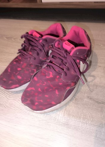 Nike Mor Bağcıklı Nike Spor Ayakkabı
