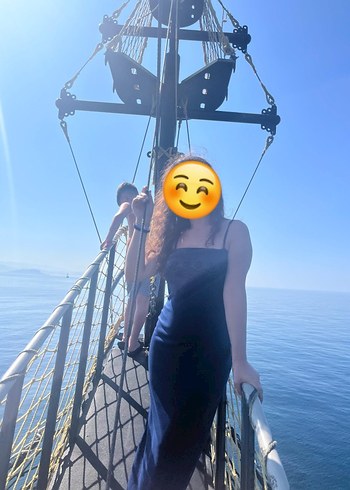 s Beden mavi Renk Mavi İnce Askılı Uzun Elbise Üzerimde duruşu son fotoğrafta