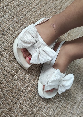 H&M Terlik Fiyonk Detaylı