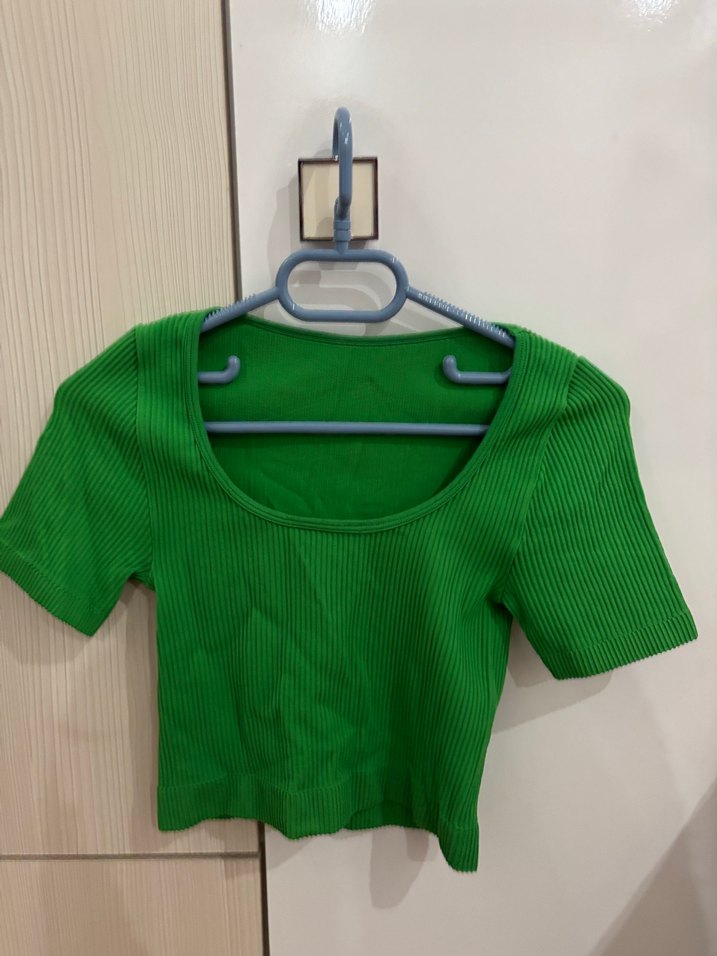 Yeşil Kısa Kollu Crop Top - Görsel 2