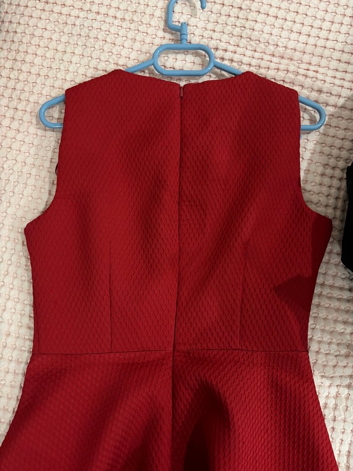 Kırmızı Zincir Detaylı Kolsuz Midi Elbise - Görsel 4