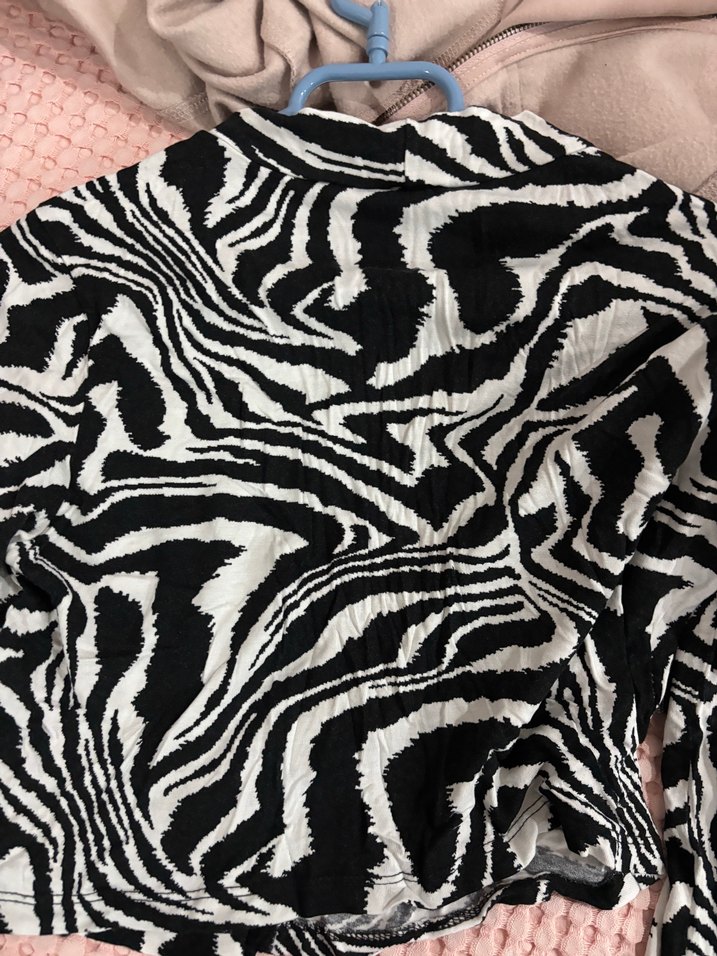 Zebra Desenli Kısa Kadın Bluz - Görsel 5