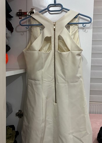 Beyaz Kolsuz Elbise - Görsel 4